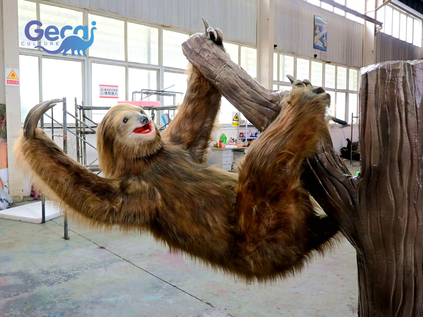 Realistic Animatronic Sloth for Zoo