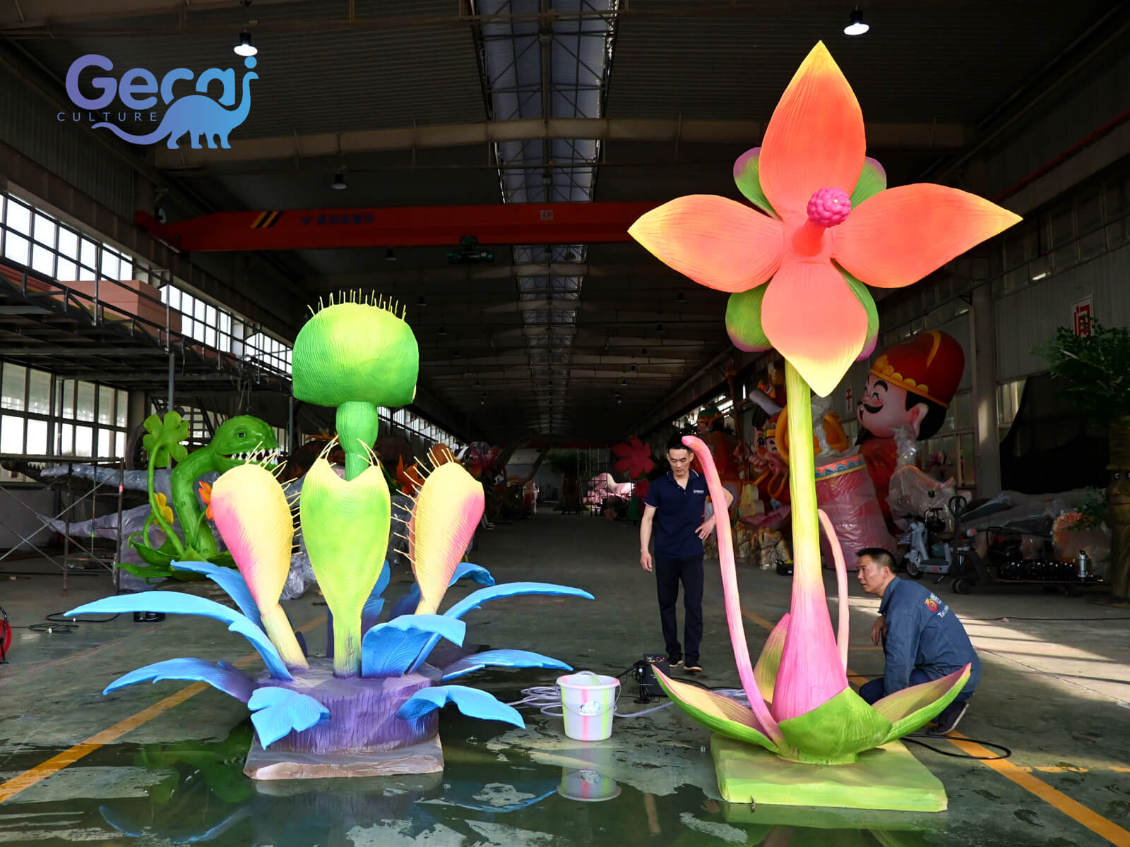 Spraying Venus Flytrap Plant Statue Set