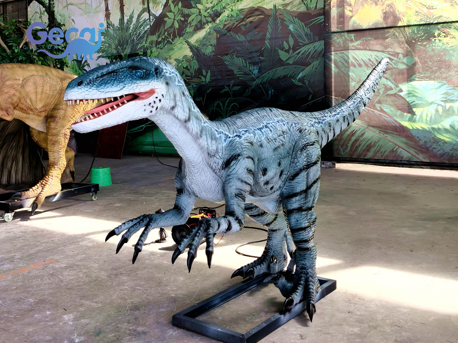 Jurassic Baby Animatronic Dinosaurs Velociraptor Statue for Park