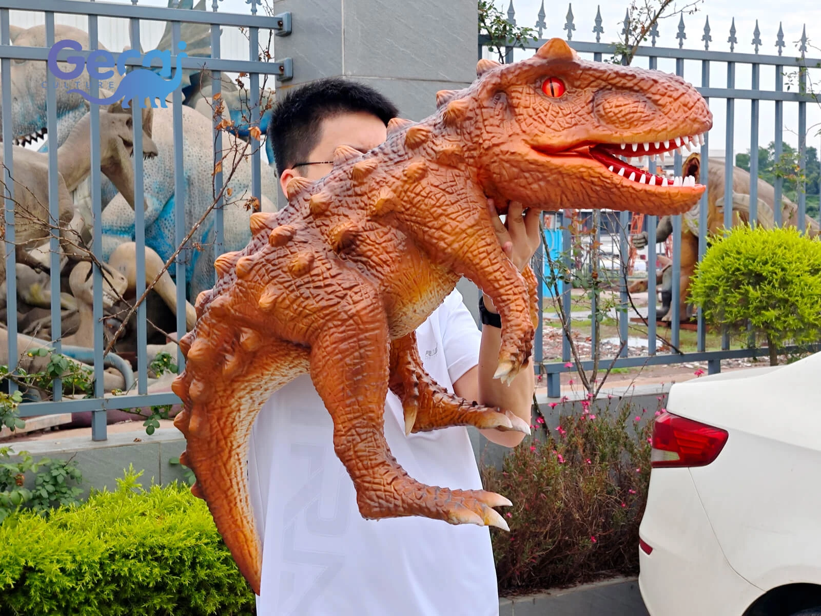 イベントのための現実的なカルノタウルス恐竜の人形