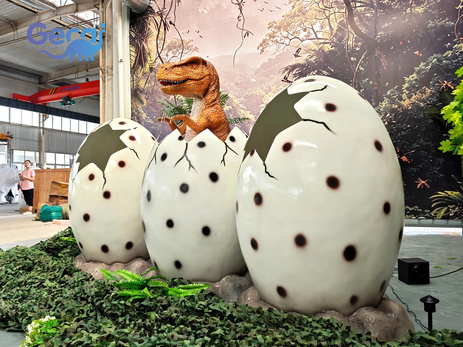 Custom dinosaur egg photo prop for theme parks with realistic textures and interactive design. Ideal for dinosaur parks, exhibitions and photo zones.