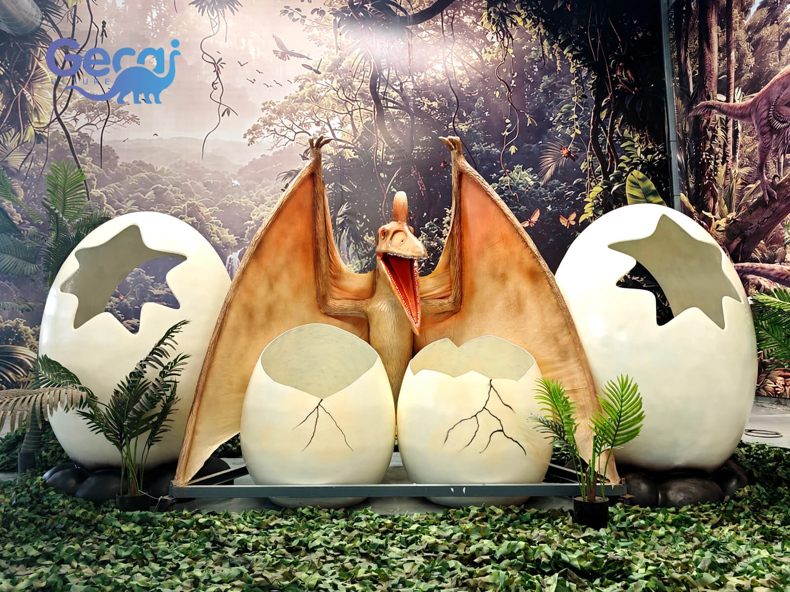 Animatronic Pterosaur with Dinosaur Egg Photo Props