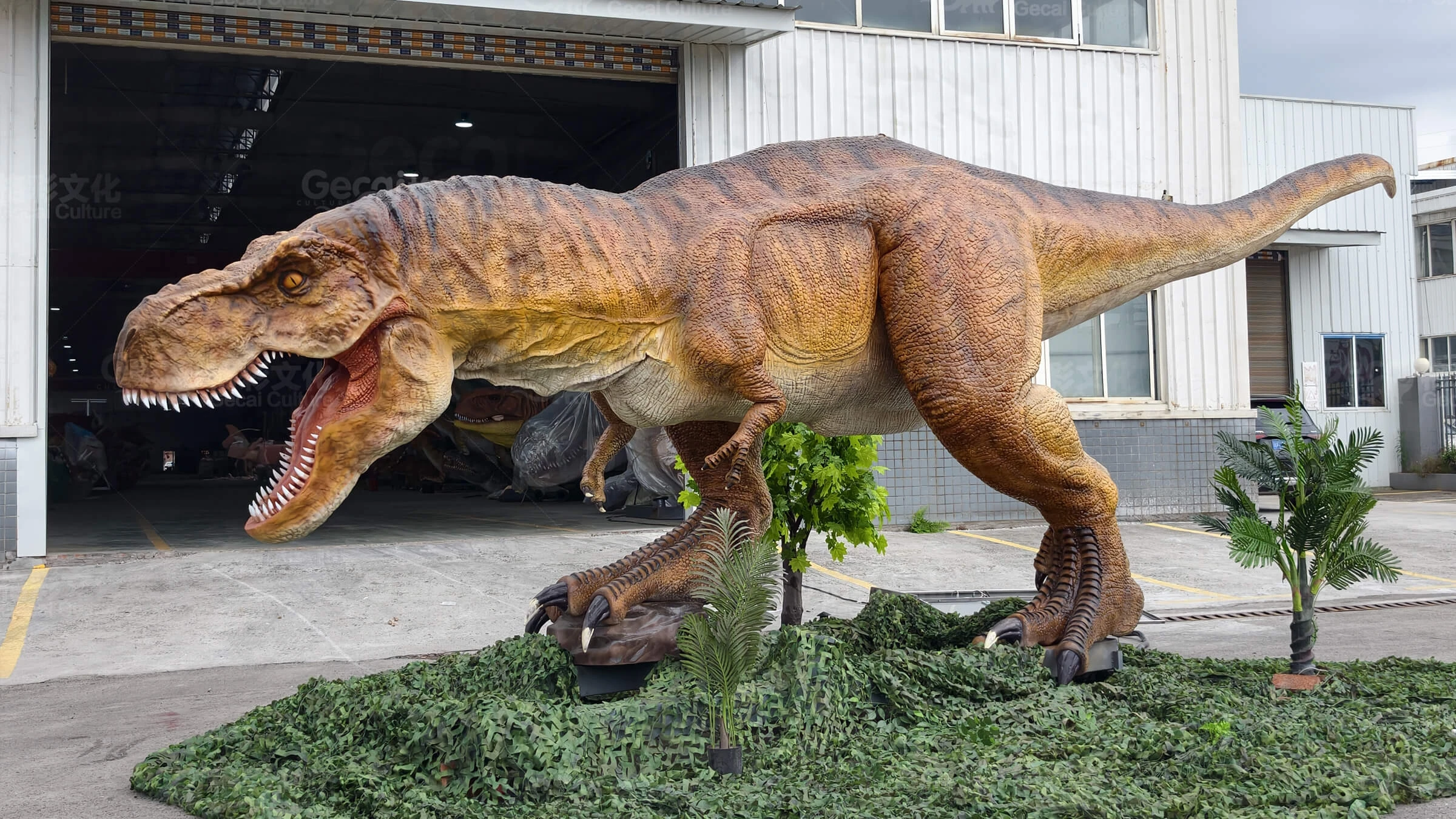 Standard Motor vs Servo Motor Animatronic Dinosaurs Which Is Right for Your Project (1).jpg