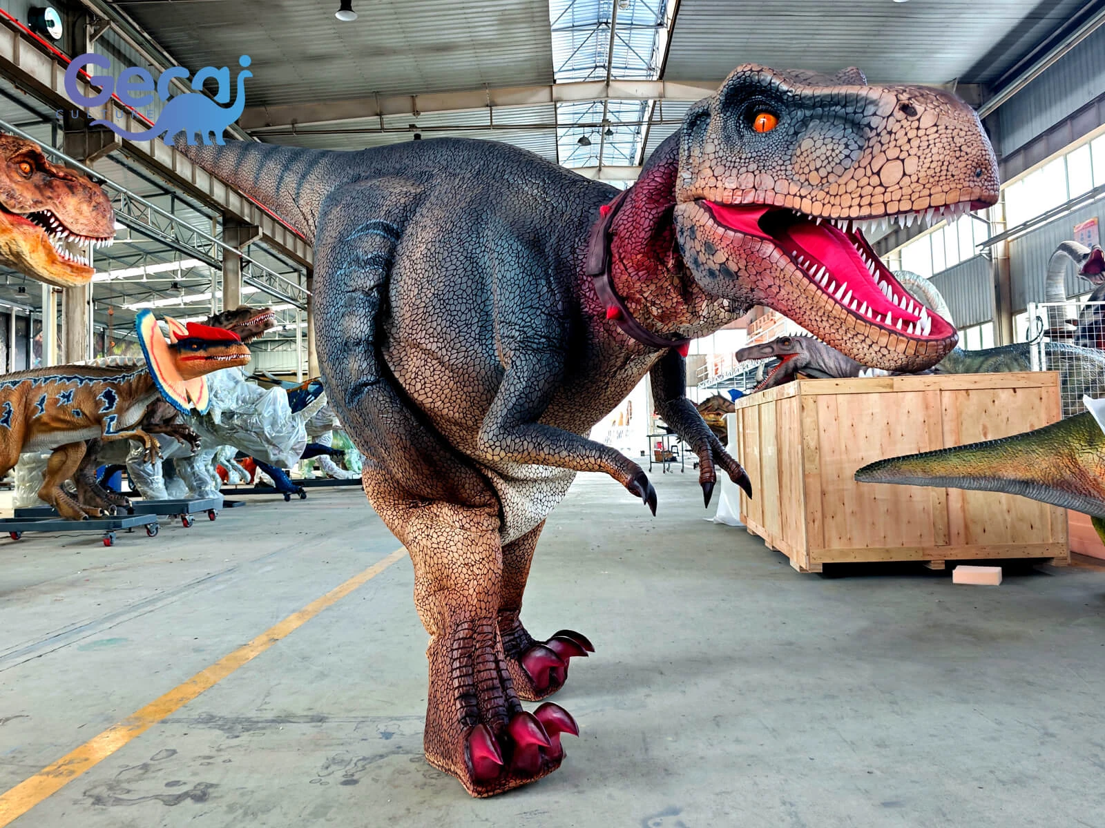 リアルなT-Rexの衣装には、隠された脚、リアルな動き、詳細な肌の質感があります。テーマパーク、ライブショー、イベント用のカスタム恐竜スーツもあります。