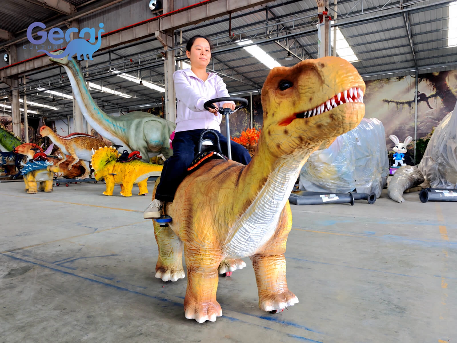 電動の動きと現実的なデザインを備えたライド可能なウォーキングT-Rex恐竜。遊園地やテーマアトラクション向けのカスタム電動恐竜ライド。